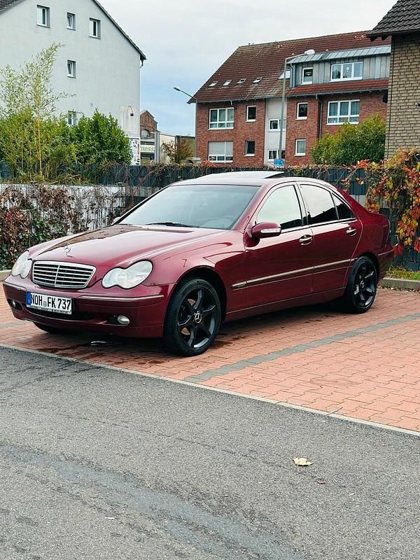 Andere farben Gebraucht 2003 Mercedes C220 Limousine | 3.699 € (Etwas zu teuer) - Bild 1/4