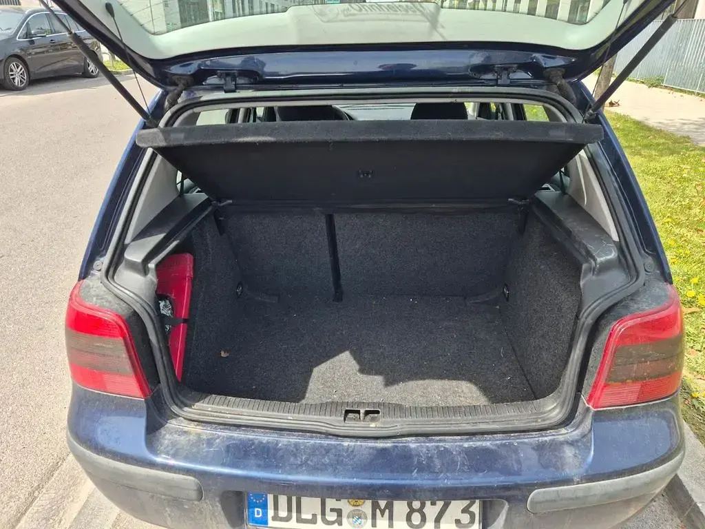 Używany VW Golf IV Edition 75 KM (55 kW) 2000 Niebieski Sedan/Limuzyna