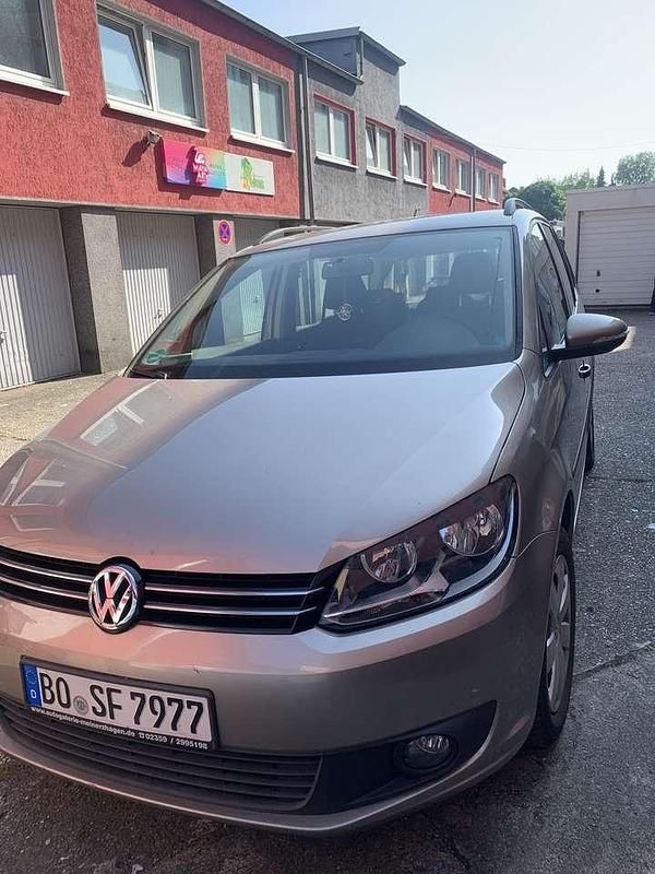 Beige Gebraucht 2012 VW Touran Trendline Van / Kleinbus | 6.500 € (Fairer Preis) - Bild 1/4