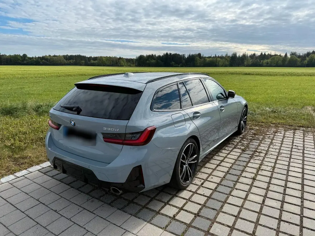 Gebraucht BMW 330 M Sport 286 PS (210 kW) 2023 Grau Kombi