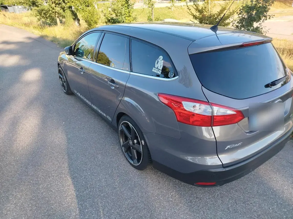 Gebraucht Ford Focus Titanium 182 PS (133 kW) 2012 Grau Kombi
