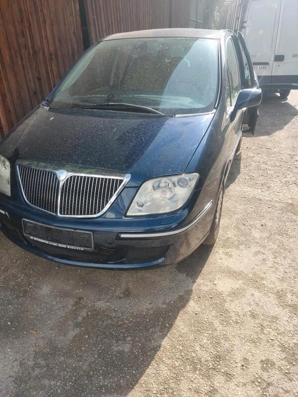 Blau Gebraucht 2004 Lancia Phedra Van / Kleinbus | 2.500 € - Bild 1/4