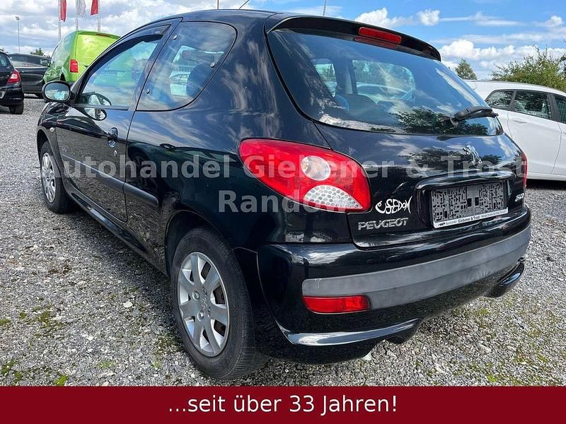 Gebraucht Peugeot 206+ Urban Move 60 PS (44 kW) 2012 Schwarz Kleinwagen