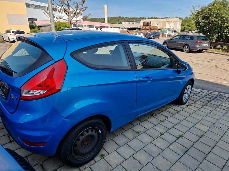 Gebraucht Ford Fiesta Trend 82 PS (60 kW) 2009 Blau Kleinwagen