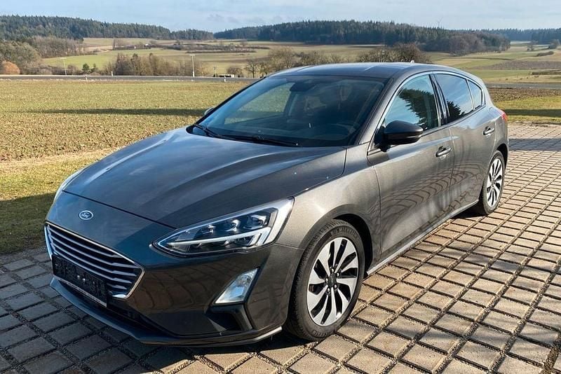 Gebraucht Ford Focus Trend 125 PS (91 kW) 2018 Grau Limousine