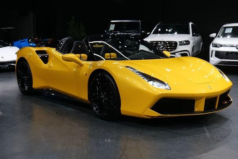 Gebraucht Ferrari 488 670 PS (492 kW) 2016 Gelb Cabrio