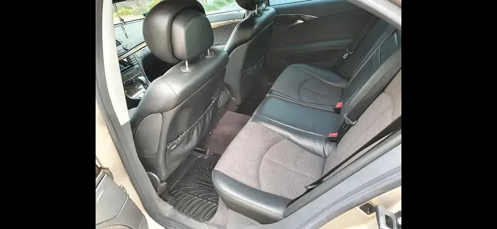 Gebraucht Mercedes E320 Avantgarde 224 PS (164 kW) 2006 Beige Limousine