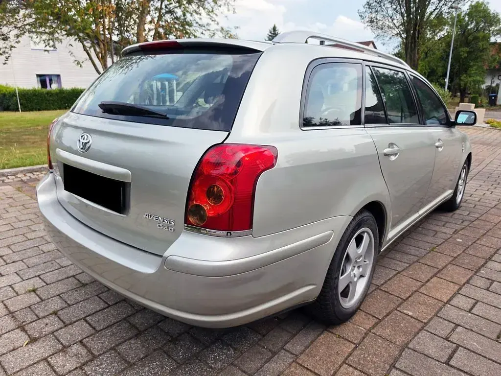 Gebraucht Toyota Avensis Sol 177 PS (130 kW) 2006 Silber Limousine