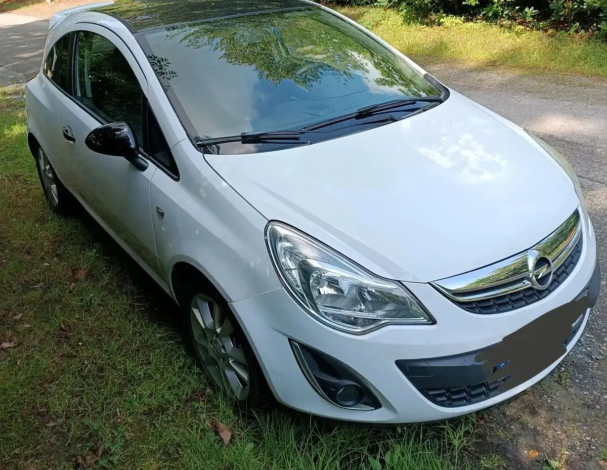 Gebraucht Opel Corsa 101 PS (74 kW) 2013 Weiß Kleinwagen