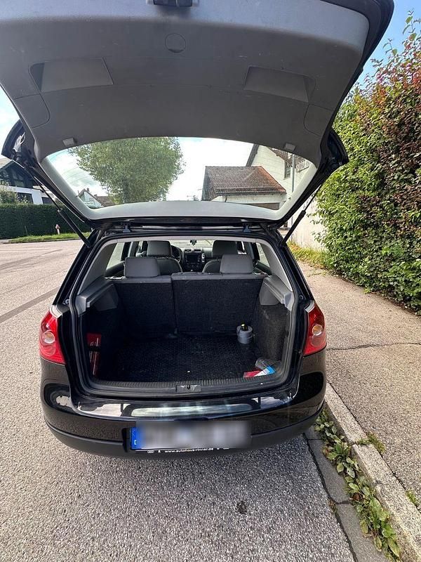 Schwarz Gebraucht 2004 VW Golf IV Comfortline Limousine | 1.950 € (Guter Preis) - Bild 1/4