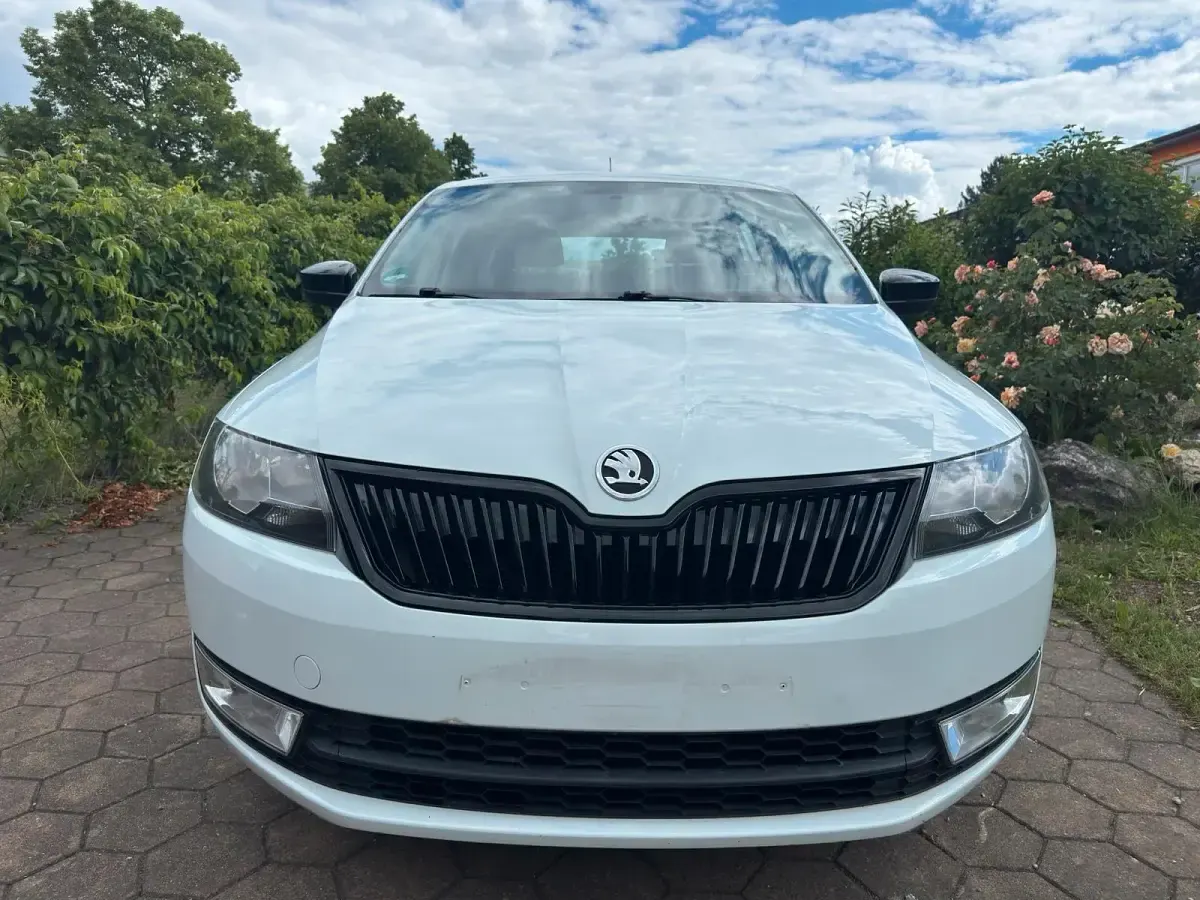 Gebraucht Skoda Rapid 86 PS (63 kW) 2015 Weiß Kleinwagen