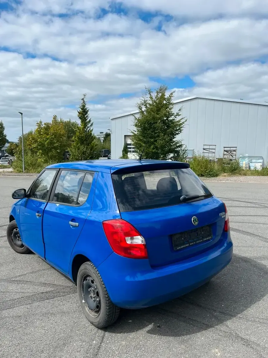 Gebraucht Skoda Fabia 60 PS (44 kW) 2010 Blau Kleinwagen