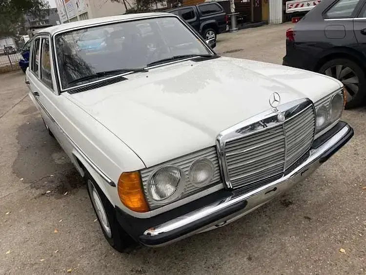 Gebraucht Mercedes E230 109 PS (80 kW) 1978 Weiß Limousine