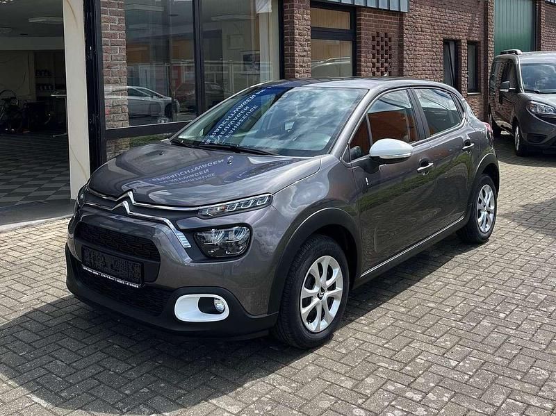 Plantinum grau metallic Gebraucht 2024 Citroën C3 PureTech Kleinwagen | 14.990 € (Fairer Preis) - Bild 1/4