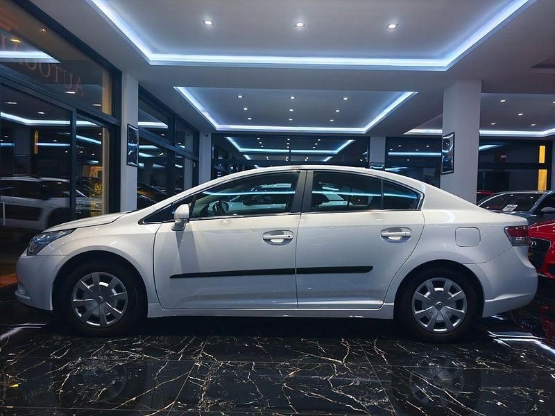 Weiß Gebraucht 2009 Toyota Avensis Executive Limousine | 7.850 € (Fairer Preis) - Bild 1/4