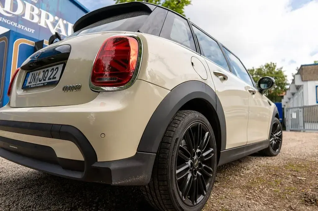 Gebraucht Mini Cooper Classic 136 PS (100 kW) 2022 Weiß Kleinwagen