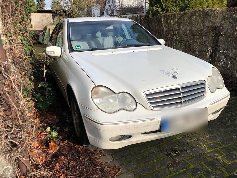 Gebraucht Mercedes C220 Elegance 140 PS (102 kW) 2003 Weiß Limousine