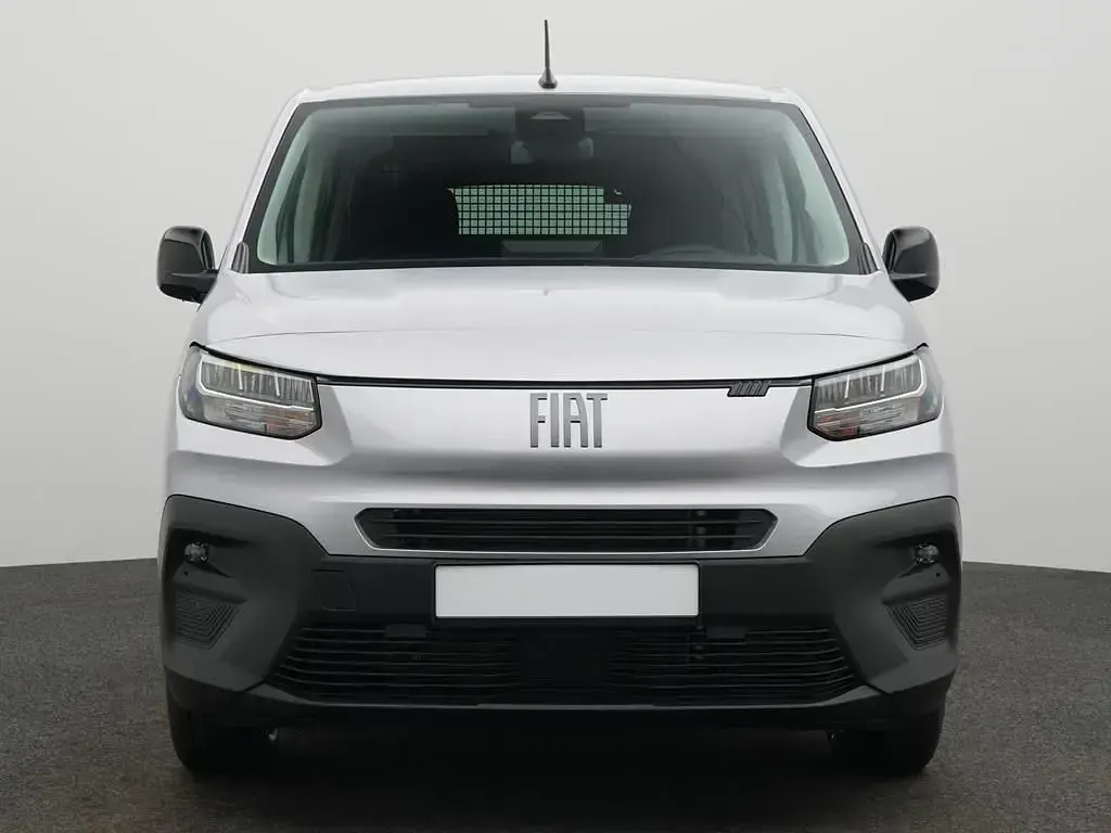 Neu Fiat Doblò 131 PS (96 kW) 2026 Maestro grau Van / Kleinbus