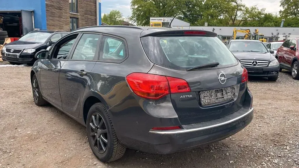 Usata Opel Astra Selection 120 CV (88 kW) 2012 Grigio Station wagon