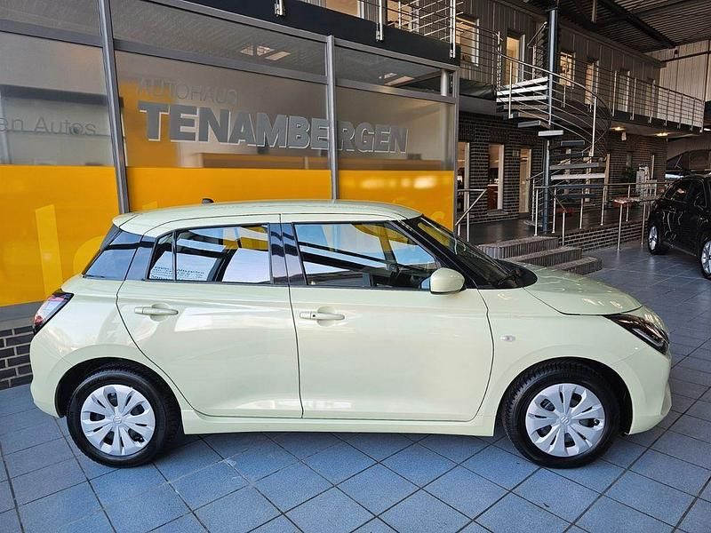 Gebraucht Suzuki Swift 83 PS (61 kW) 2024 Cool yellow (metallic) Kleinwagen