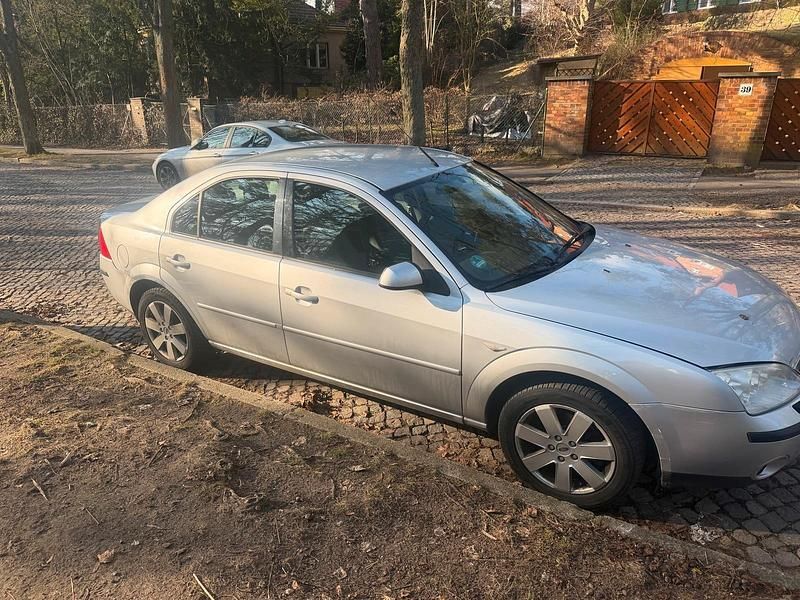 Gebraucht Ford Mondeo 145 PS (106 kW) 2001 Grau Limousine