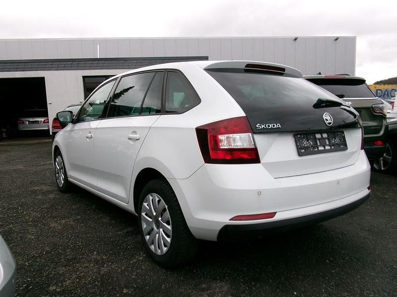 Gebraucht Skoda Rapid Ambition 110 PS (80 kW) 2017 Weiß Kleinwagen