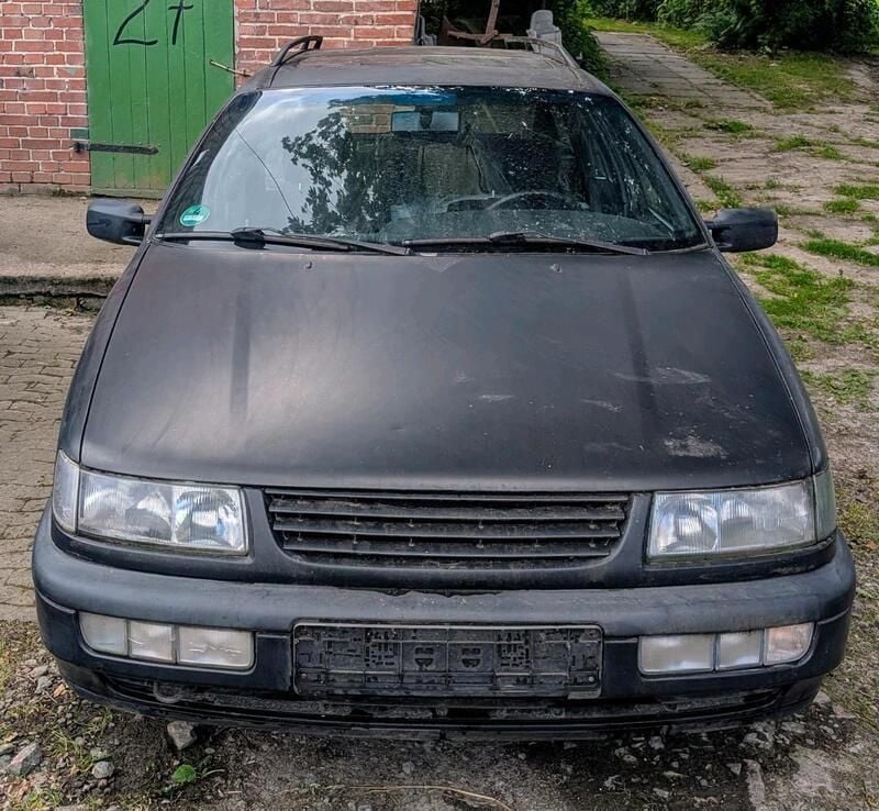 Schwarz Gebraucht 1996 VW Passat Kombi | 600 € - Bild 1/4