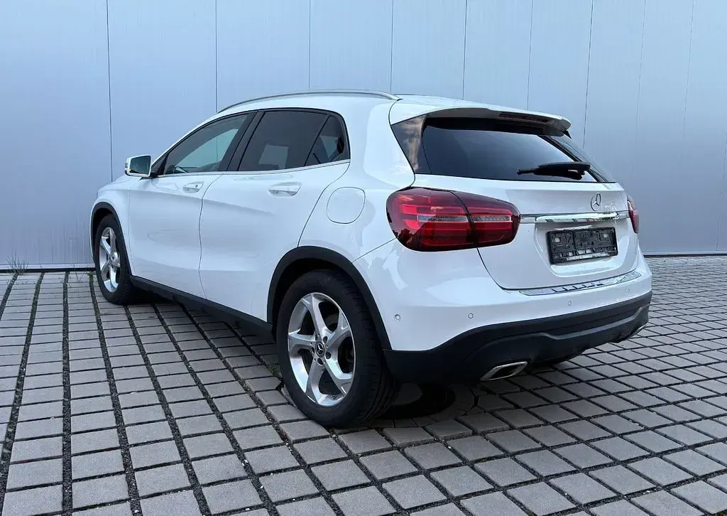 Gebraucht Mercedes GLA250 Urban 211 PS (155 kW) 2019 Weiß SUV