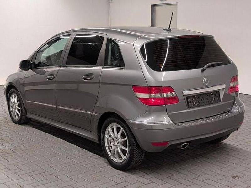 Gebraucht Mercedes B200 136 PS (100 kW) 2011 Grau Van / Kleinbus