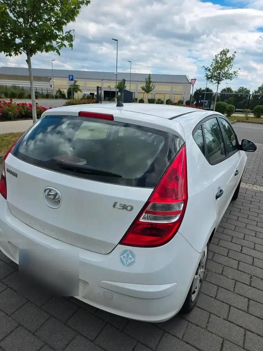 Gebraucht Hyundai i30 109 PS (80 kW) 2009 Weiß Limousine