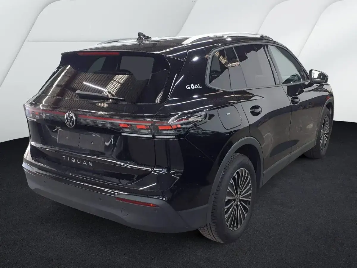 Gebraucht VW Tiguan Goal 150 PS (110 kW) 2025 Schwarzschwarz SUV