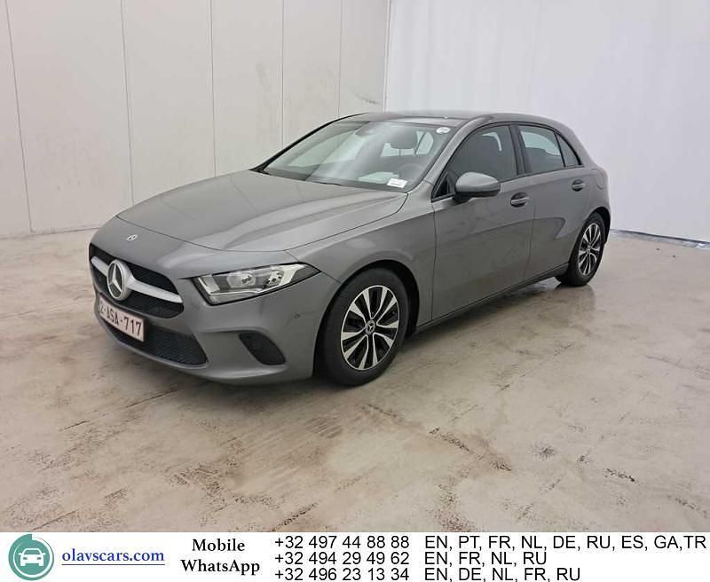 Grau Gebraucht 2021 Mercedes A180 Limousine | 17.908 € (Superpreis) - Bild 1/4