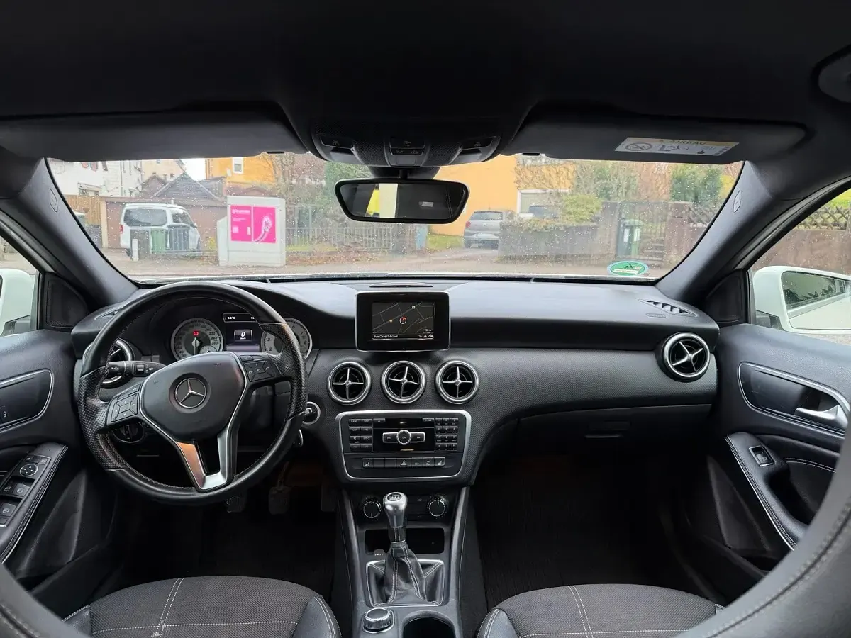 Gebraucht Mercedes A180 122 PS (89 kW) 2013 Weiß Kleinwagen