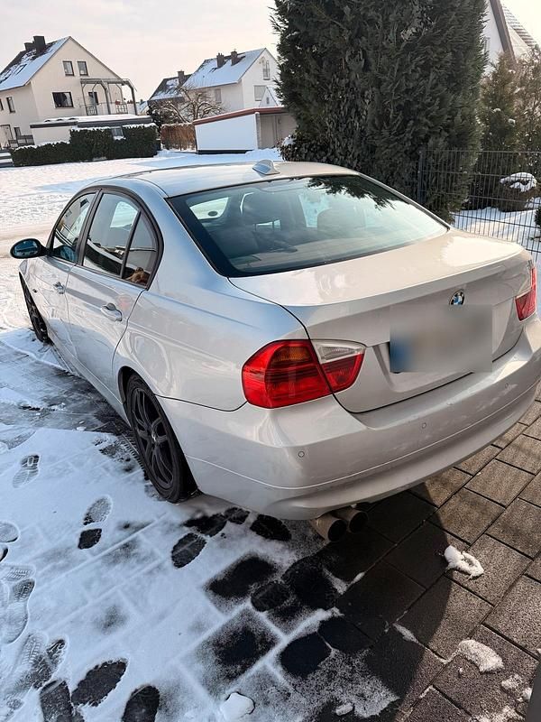 Gebraucht BMW 320 150 PS (110 kW) 2007 Silber Limousine