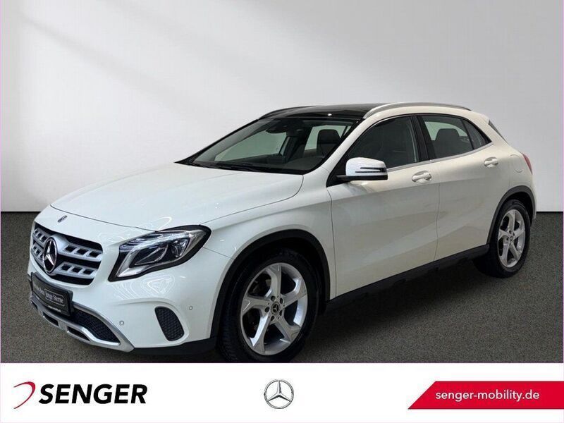 Weiß Gebraucht 2017 Mercedes GLA220 Urban SUV | 25.680 € (Teuer) - Bild 1/4