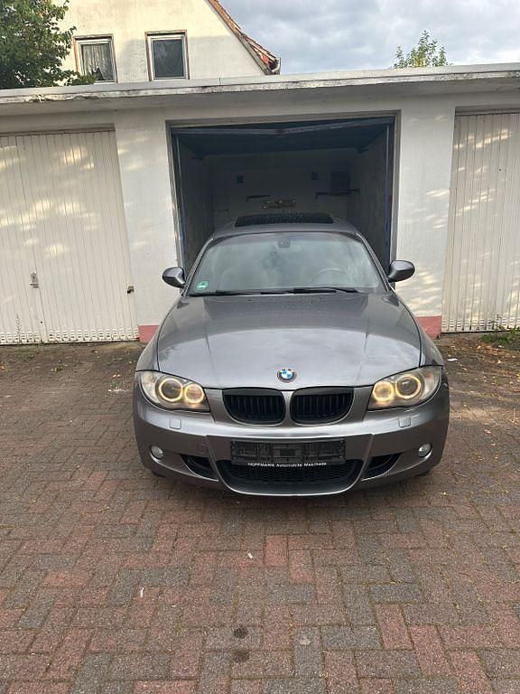 Grau Gebraucht 2011 BMW 118 M Sport Kleinwagen | 5.750 € (Guter Preis) - Bild 1/2