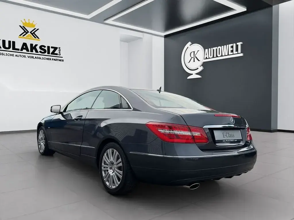 Gebraucht Mercedes E220 Avantgarde 170 PS (125 kW) 2011 Grau Coupé