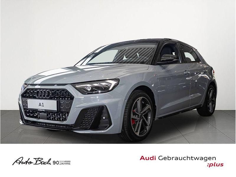 Grau (pfeilgrau perleffekt/mythosschwarz metallic) Gebraucht 2025 Audi A1 Sportback S-Line Kleinwagen | 31.840 € (Teuer) - Bild 1/4