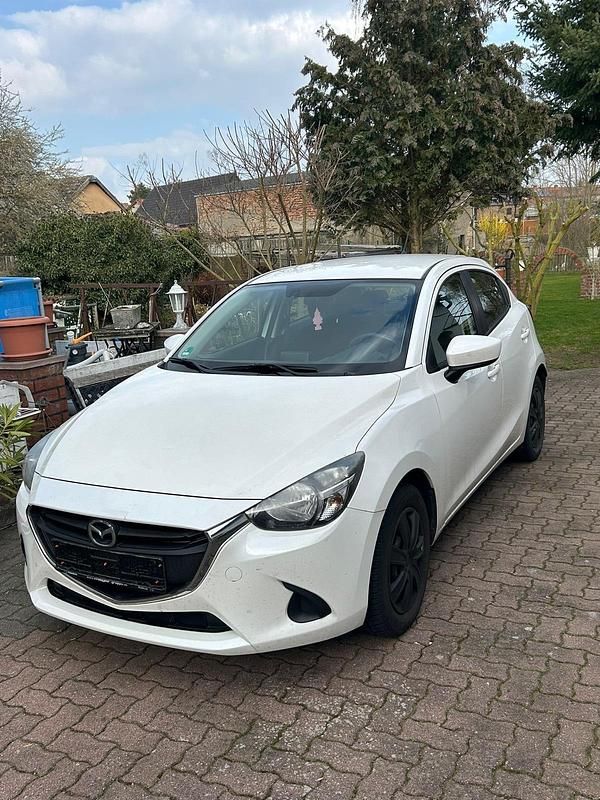 Gebraucht Mazda 2 75 PS (55 kW) 2015 Weiß Kleinwagen
