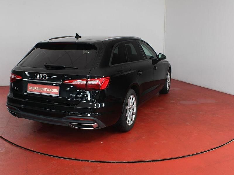 Gebraucht Audi A4 Performance 163 PS (119 kW) 2023 Mythosschwarz metallic (metallic) Kombi