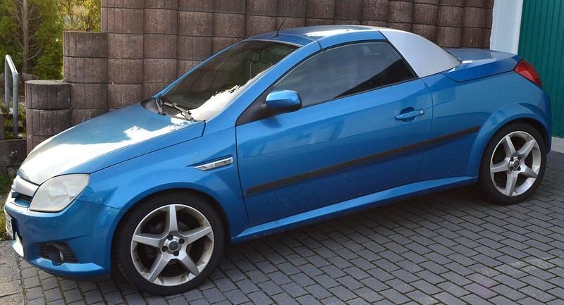 Andere farben Gebraucht 2006 Opel Tigra Cabrio | 1.990 € (Fairer Preis) - Bild 1/4