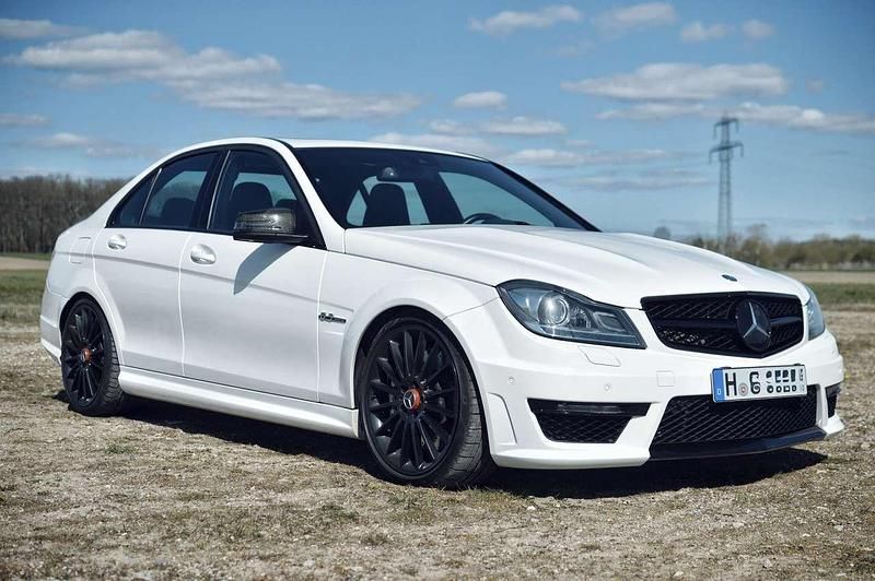 Weiß Gebraucht 2013 Mercedes C63 AMG AMG Limousine | 45.999 € (Fairer Preis) - Bild 1/4