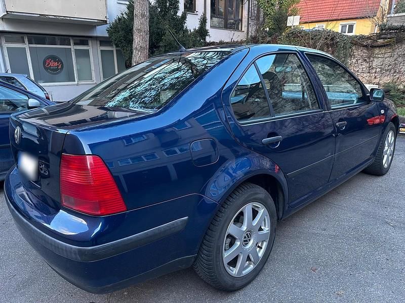 Gebraucht VW Bora 140 PS (102 kW) 2003 Blau Limousine