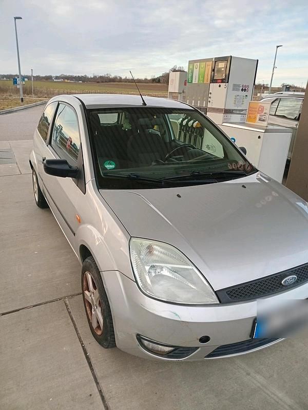 Gebraucht Ford Fiesta 80 PS (58 kW) 2004 Silber Kleinwagen