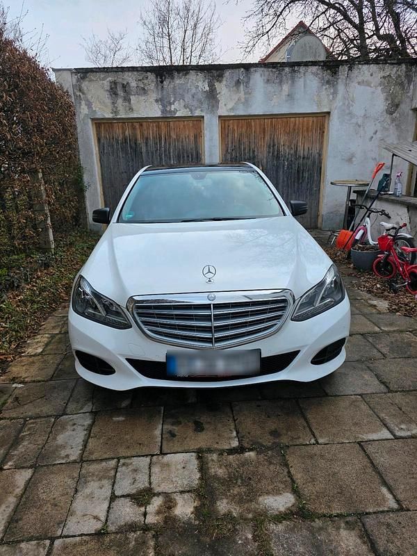Gebraucht Mercedes E200 136 PS (100 kW) 2015 Weiß Limousine