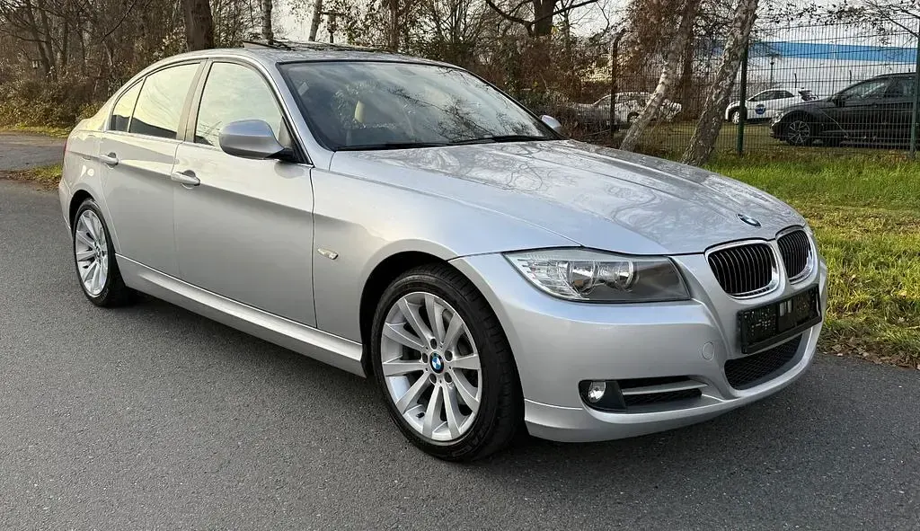 Gebraucht BMW 325 Exclusive 218 PS (160 kW) 2010 Silber Limousine