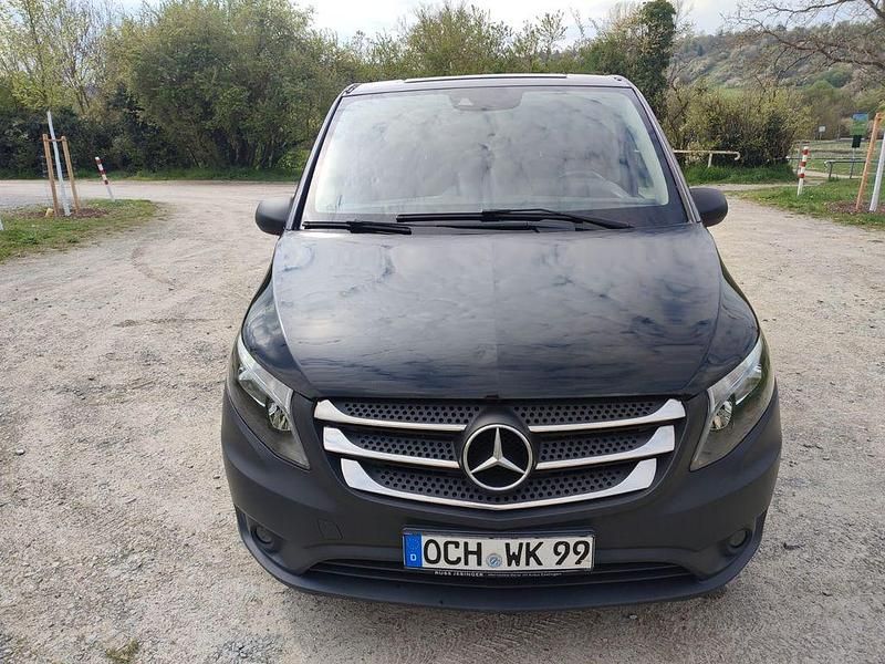 Usado Mercedes Vito 163 HP (119 kW) 2017 Preto Van