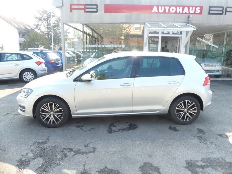 Silber Gebraucht 2017 VW Golf VII Allstar Limousine | 14.990 € (Fairer Preis) - Bild 1/4