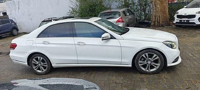 Gebraucht Mercedes E220 Avantgarde 194 PS (142 kW) 2016 Weiß Limousine