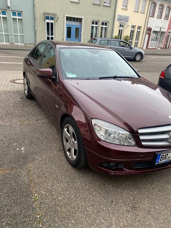 Rot Gebraucht 2009 Mercedes C200 Limousine | 4.900 € (Superpreis) - Bild 1/4